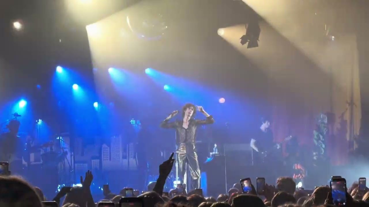 sombr - homewrecker snippet (live in cologne)