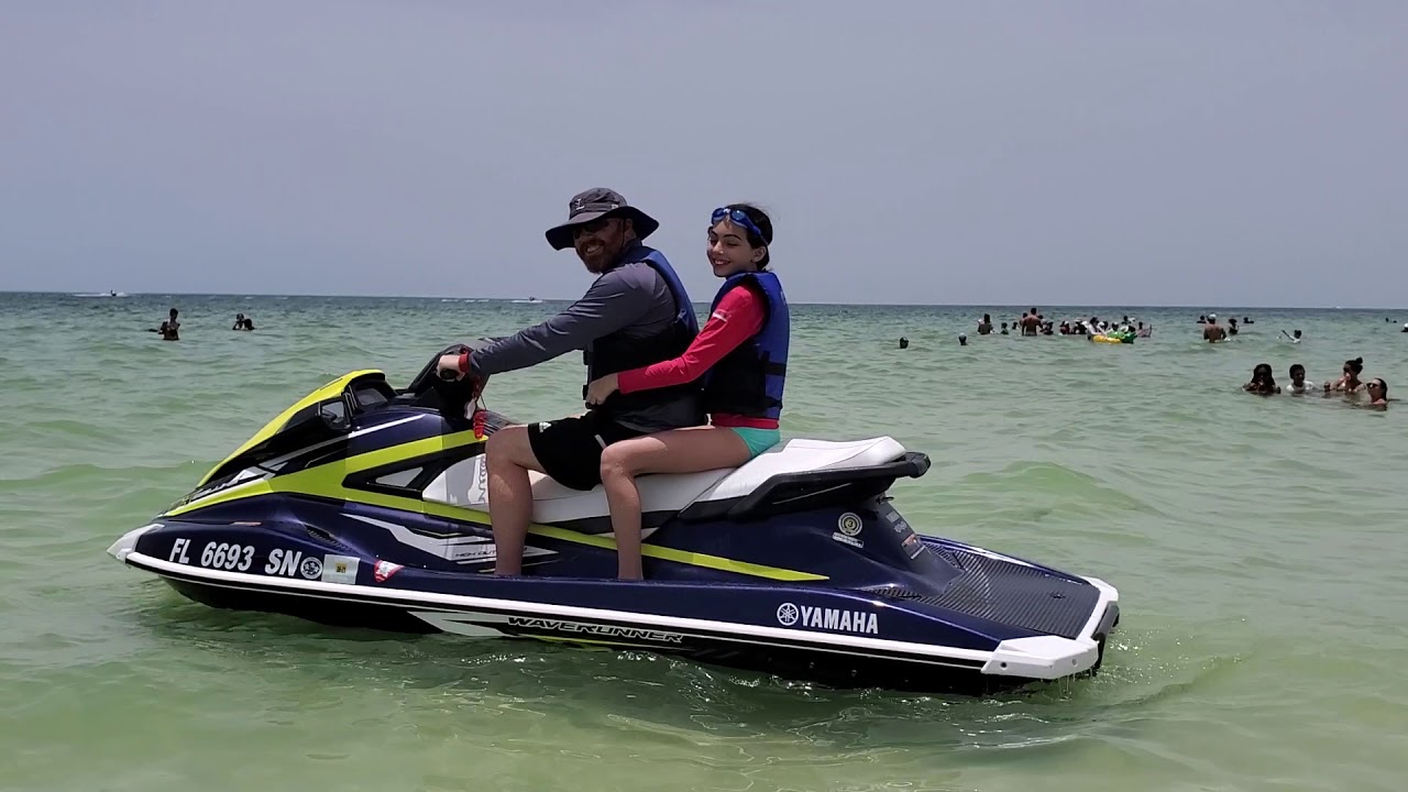 Elle Jet Ski
