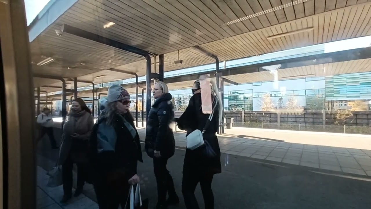 Pendeltåg Från Upplands Väsby Till Stockholm City