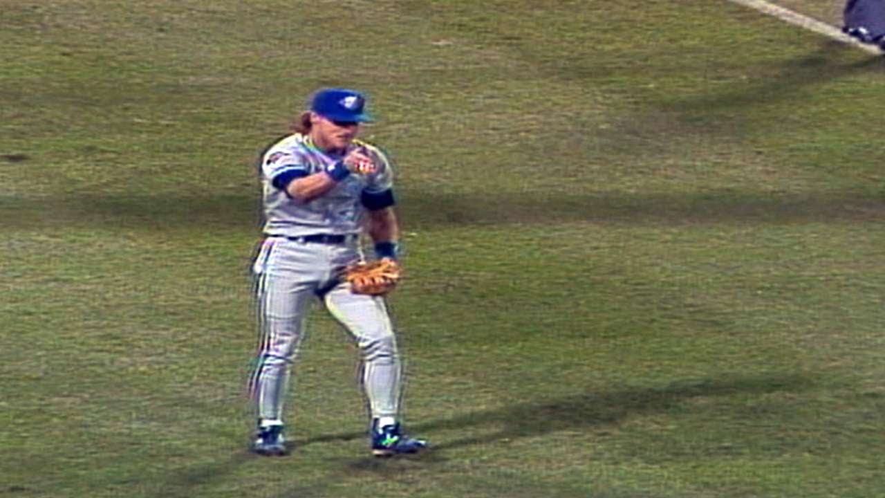 1992 WS Gm2: Gruber makes catch, does Tomahawk Chop