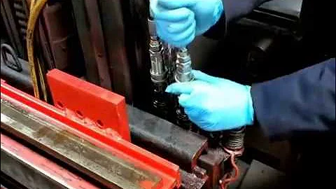 Quick release hydraulic couplings