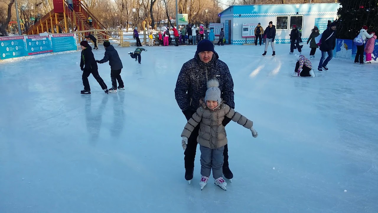 Есть ли каток в парке. Комсомольский парк Кемерово каток. Каток в Комсомольском парке Воронеж. Лесопарк Мытищи каток. Каток парк Победы Ульяновск.