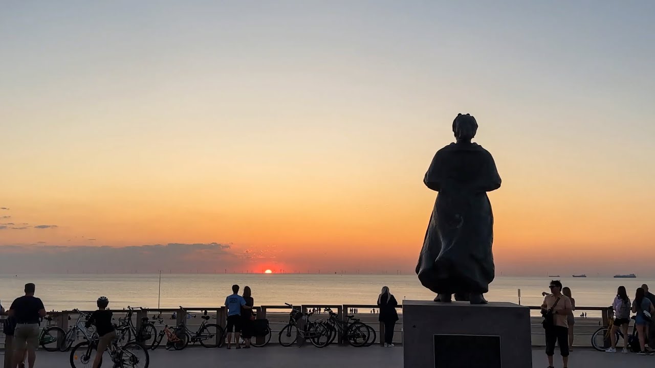 Scheveningen, Netherlands: Beach Walk Accompanied by Sea and Wind 🌊✨ | COASTAL TOUR | 4K