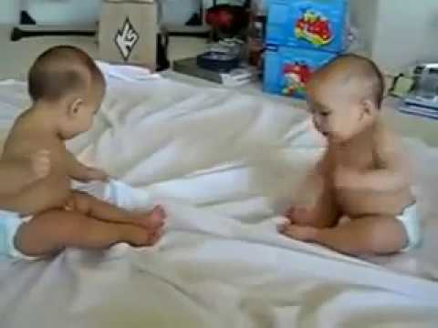 video-bayi-kembar-lucu-banget