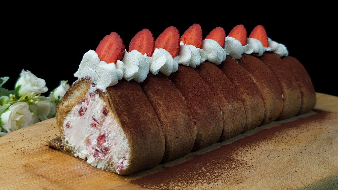 Delicious Strawberry Tiramisu Roll: A Must-try Dessert!