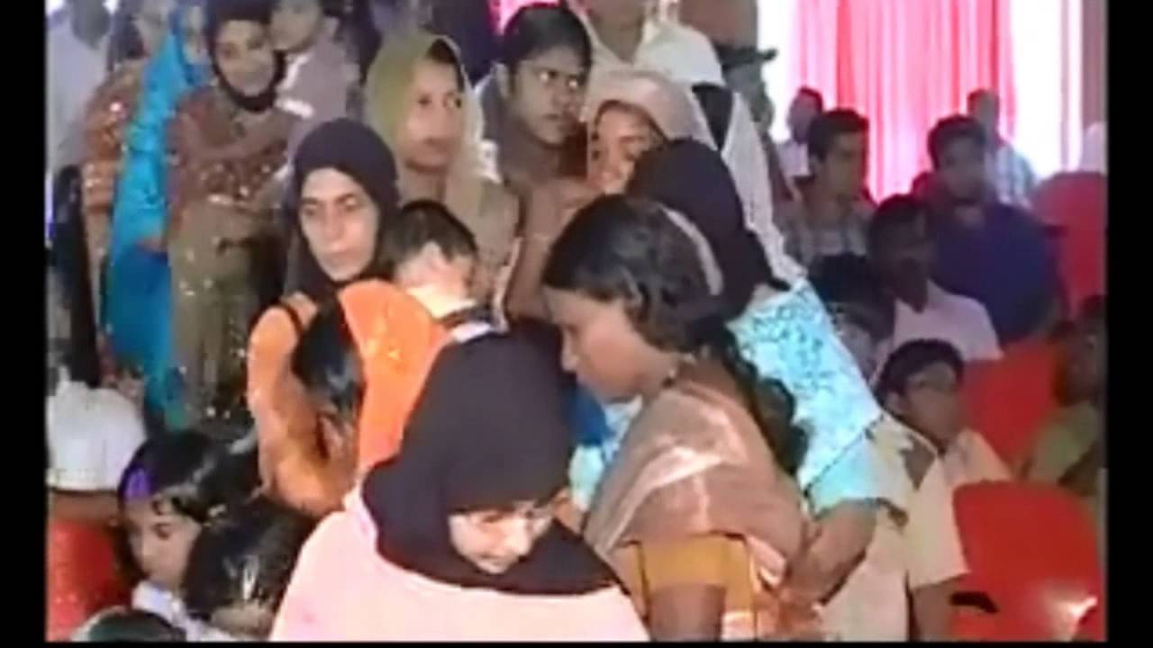 Lady Thief at Wedding Function