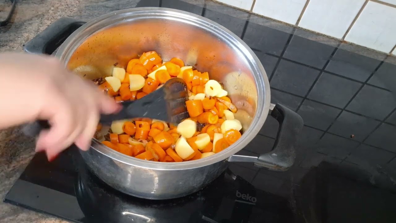 MASAK SOP WORTEL DENGAN RESEP YANG MUDAH SEKALI TAPI ENAK