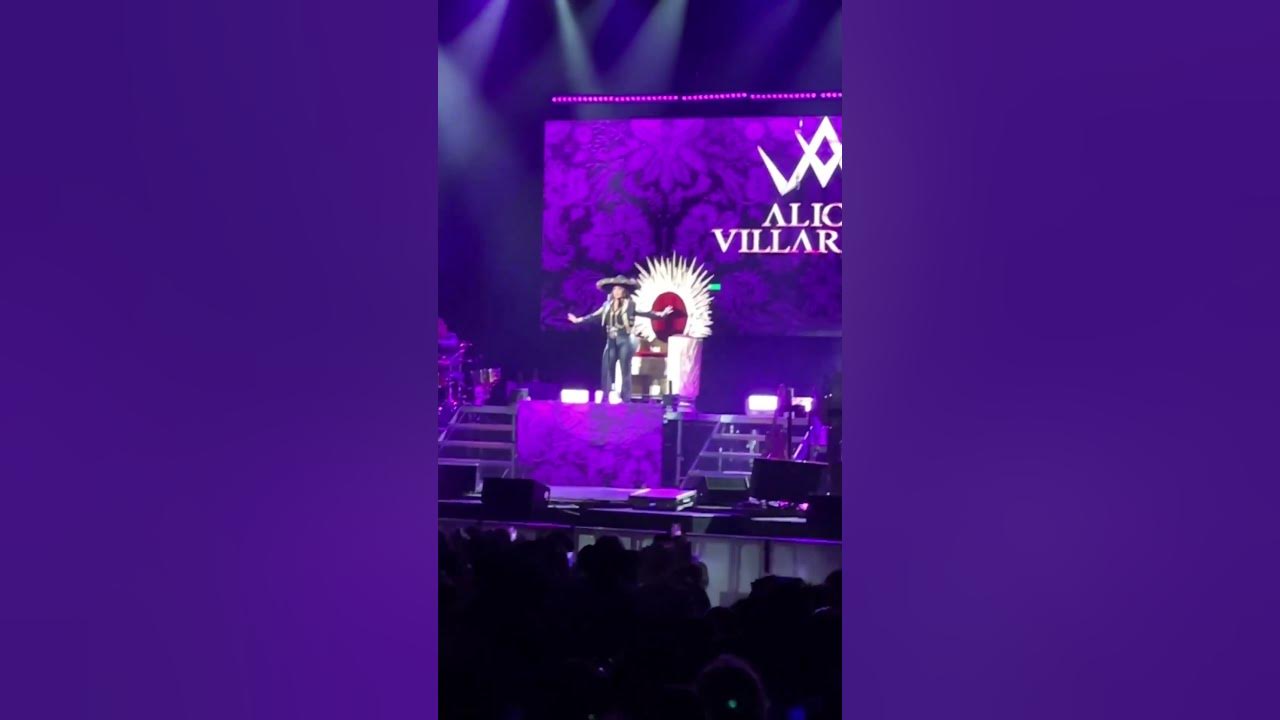 Alicia Villareal hermosa en primer concierto como mujer soltera #aliciavillarreal