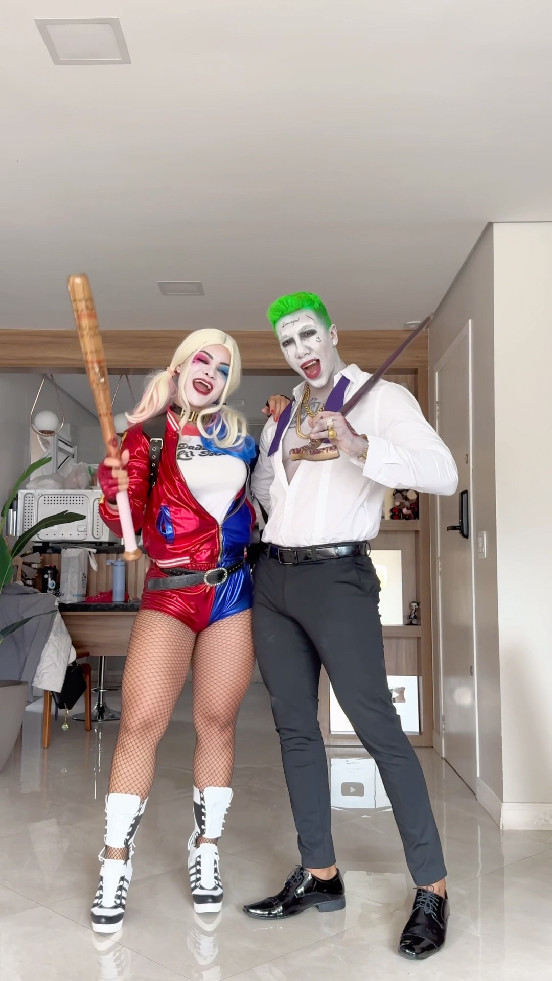 Quem gosta do Coringa e da Harley?​⁠@mayca.brasil #transition #makeup #apollosant #funny #short