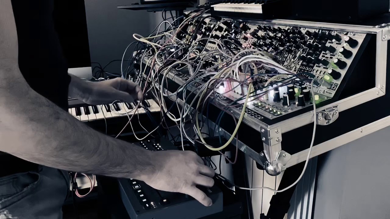 Live Octatrack + Eurorack Modular Resampling and Remix - YouTube