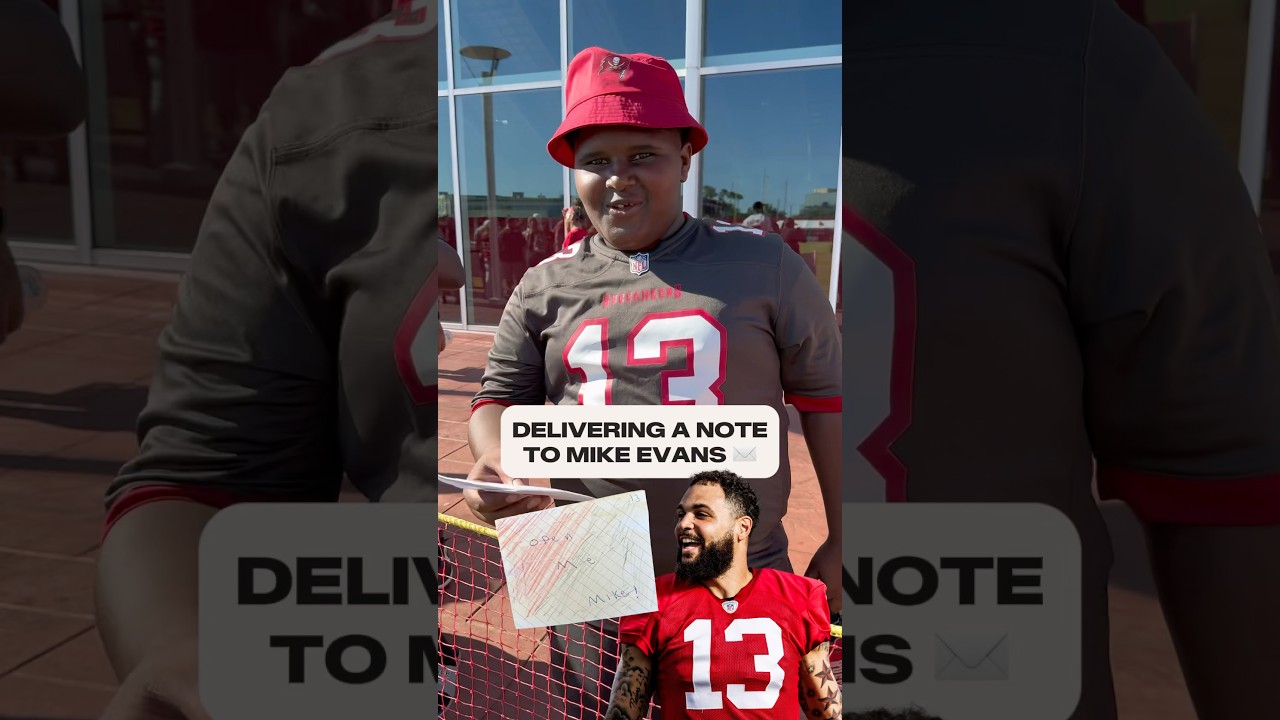 Hand-delivering a note to your role model is what Training Camp is all about 💌 #mikeevans #fan #nfl