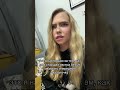 Наблюдаю как сестра бежит за посылками…