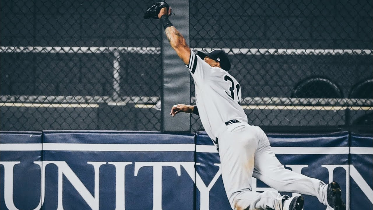AARON HICKS WITH AN AMAZING GAME WINNING CATCH AGAINST THE TWINS