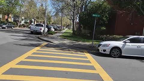 Crossing Streets with the vOICe Sensory substitution App