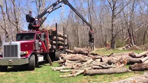 Peterbilt 357 with Prentice 120e loading logs