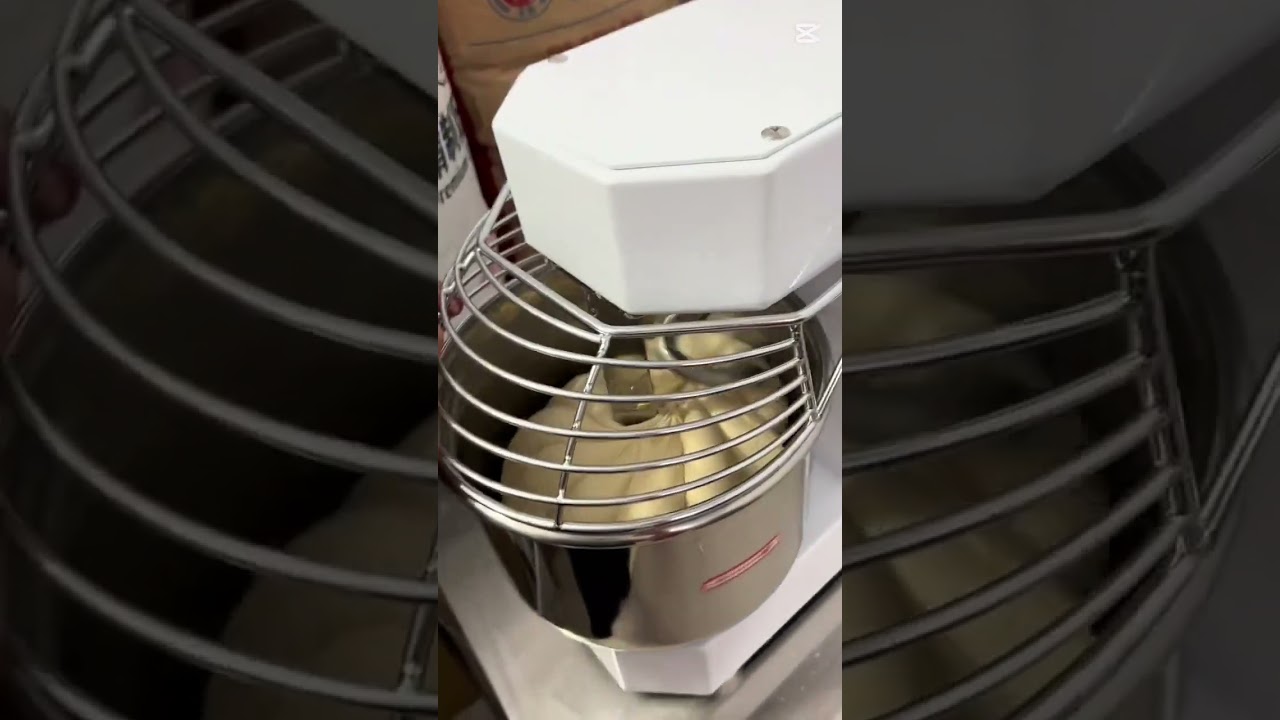 The dough mixer machine's here for dissolving all hassles and making work mellifluous! 