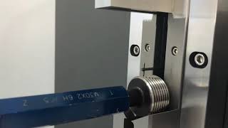 Thread plug gauge measuring by Universal Thread measuring machine SJ5200