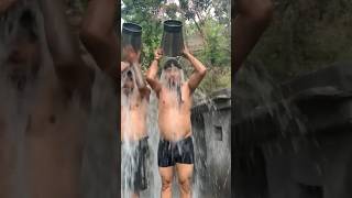 गाँव में नौला स्नान पुरानी परंपरा है। #नौला_स्नान #TraditionalBathing #NatureBathing #VillageCulture