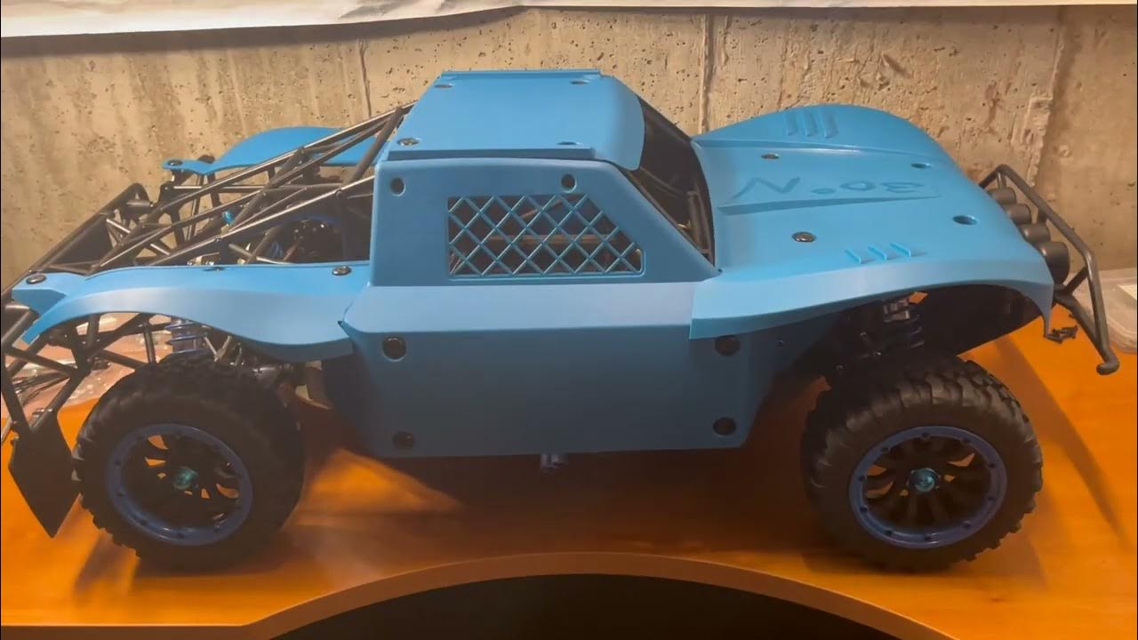 30 Degree North DTT-7 V2 and Losi 5T on the track - YouTube