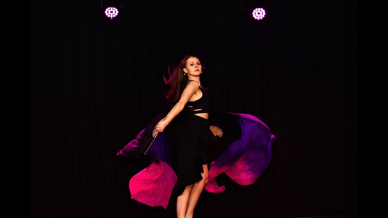 Zuzanna Borowczyk (Malvarrosa) - Belly dance fan veil show.