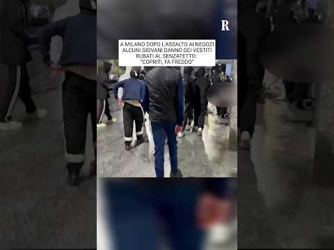 Video Scontri a Milano, dopo l'assalto ai negozi alcuni giovani danno dei vestiti rubati a un senzatetto