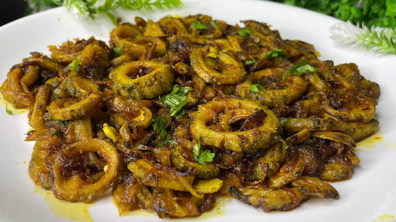 Karella Pyaz Karela Pyaz Ki Sabji Monsoon Special || Bottle Gourd and Onions ...