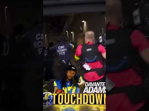 Davante Adams chucks up the deuces ✌️😂