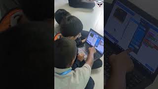 Coding with Loops 🔁 | Grades 5 & 6 Explore For & While Loops Using Micro:bit #shorts #stemforkids