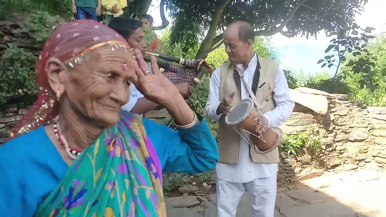 मशकबीन में कुमाऊनी गाना हाय तेरी रुमाला गुलाबी मुखड़ी  उत्तराखंड की संस्कृति एक बार जरूर देखें