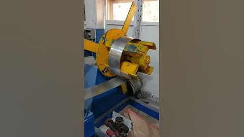 Punching machine for galvanized shutter door