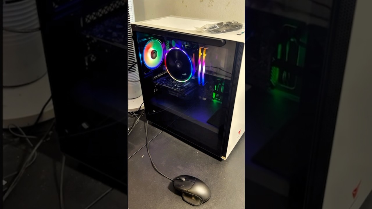 Unboxing a 900$ gaming pc