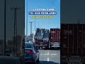 一大貨車突然爆胎 車身側翻，千鈞壹發之際鄰車司機上前頂住，網友：旁邊司機太帥了！