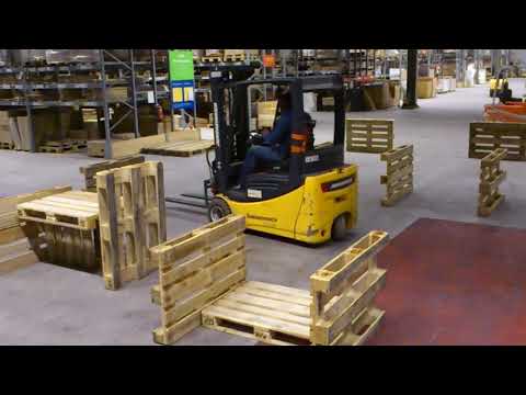Cursist rijdt heftruck circuit in 4 min