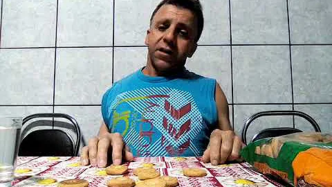 Como amolecer bolacha dura?