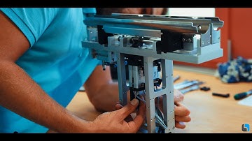 Gripper assembly for industrial robot - A Help-Tec Automation AG film