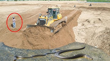 Unbelievable SHANTUI DH17C2 Dozer Operator Clears Sand and Pushes Mud Like a Pro