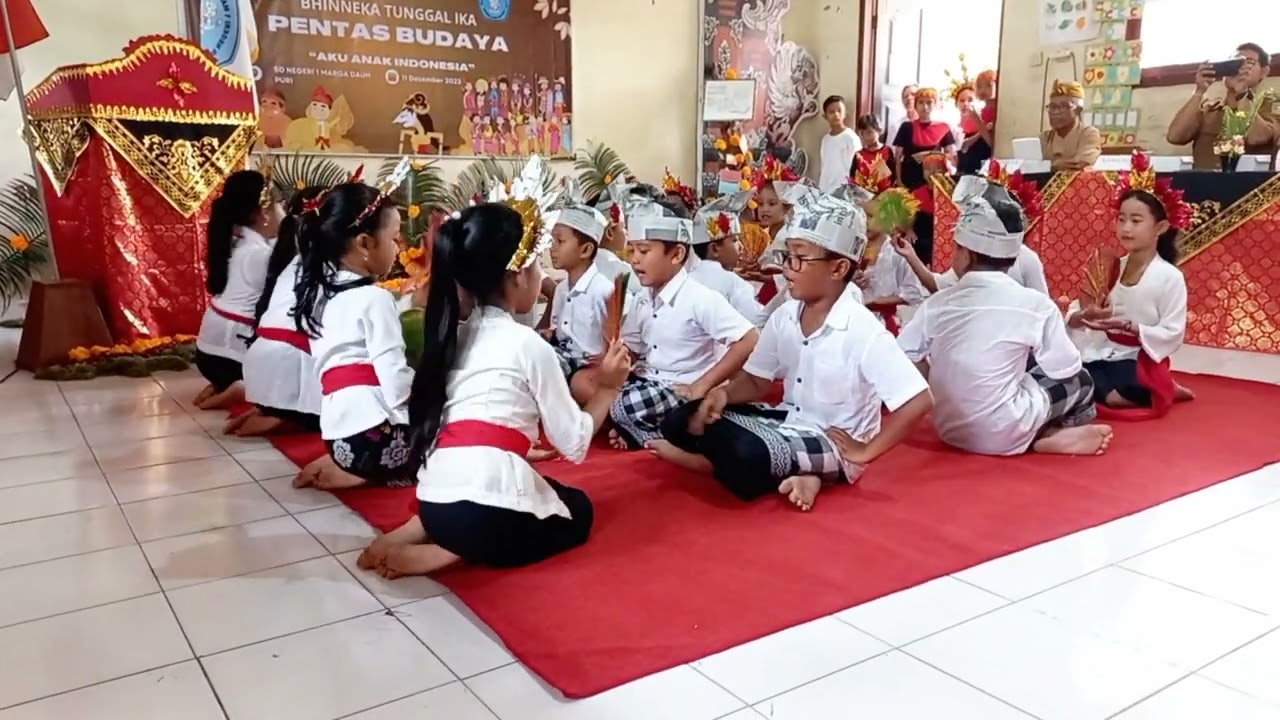 pentas seni kelas 2 SD tema keanekaragaman seni budaya indonesia. menampilkan tarian janger