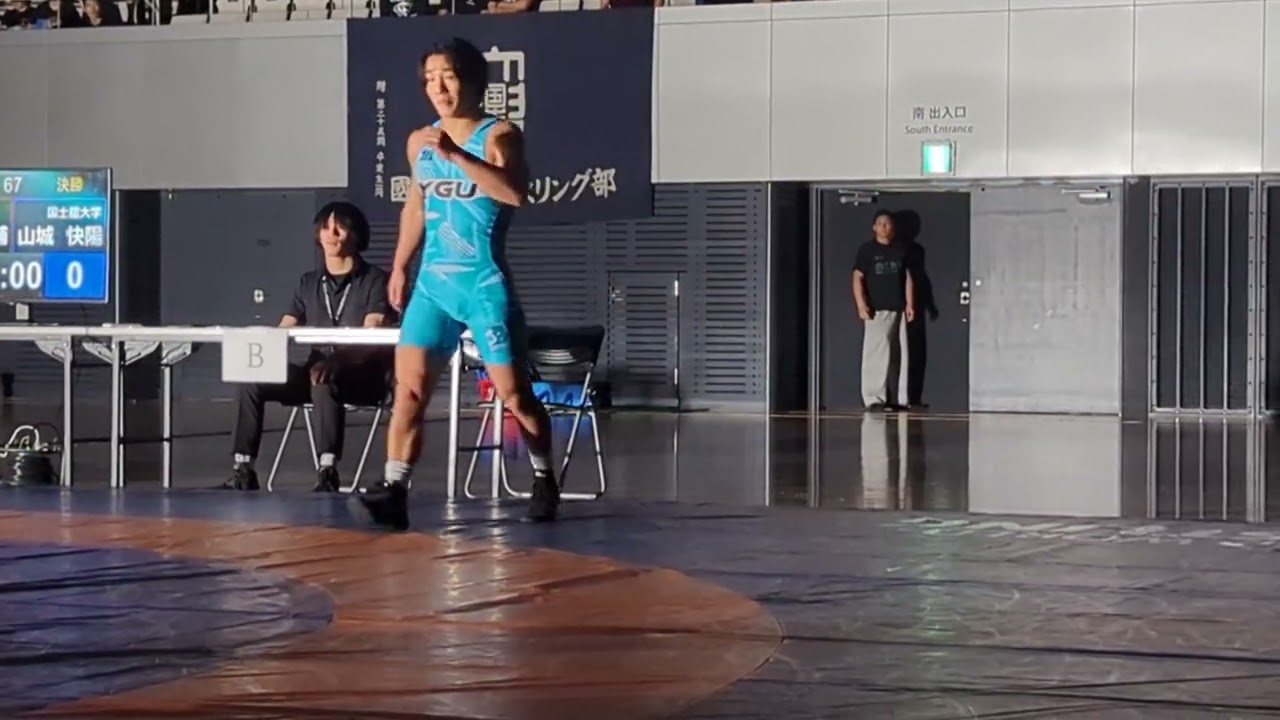 2025年全日本大学グレコローマンレスリング選手権／決勝戦・選手入場