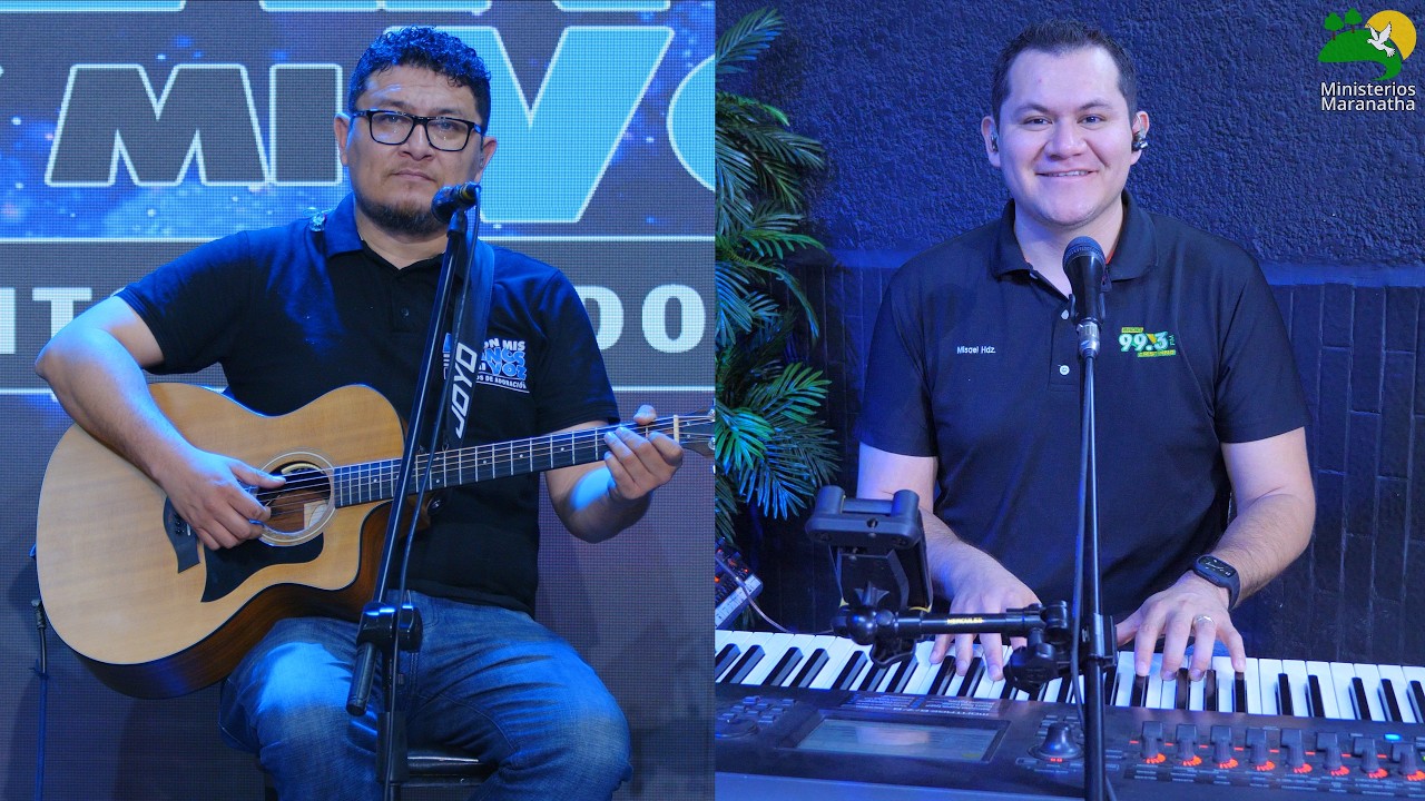 "Con Mis Manos Y Mi Voz" - Momentos De Adoración