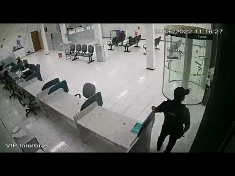 Bandido De Banco Se Dá Mal Com Vigilante Atento