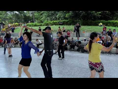 ( 往事只能回味 ) 卡拉ok  竹坑登山步道口龍樂團演奏vs社交舞蹈