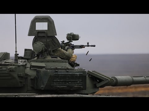 Боевое слаживание в составе экипажей танков Т-72Б3 на полигоне Кадамовский в Ростовской области