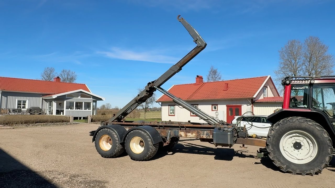 Köp Lastväxlarkärra med HIAB multiflift på Klaravik
