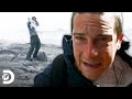 Bear Grylls desafía su supervivencia en el volcán Kilauea | A Prueba De Todo | Discovery