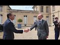 Der Ministerpräsident und Außenminister trifft sich mit dem französischen Minister für Europa ...