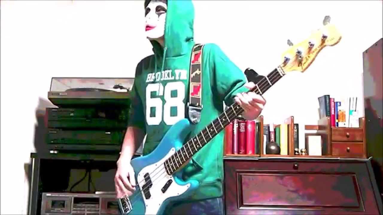 IRON MAIDEN - The Evil That Men Do (Bass Cover)
