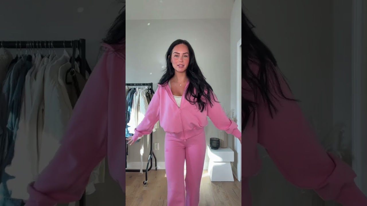 Love this new fabric from ☁️💕 I will have my outfit 🔗 on my LTK in the outfit inspo section! My