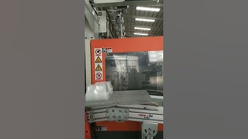 High speed robot for 2 cavities food container