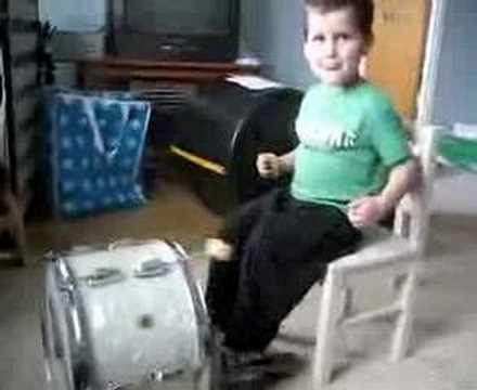 Leon drumming