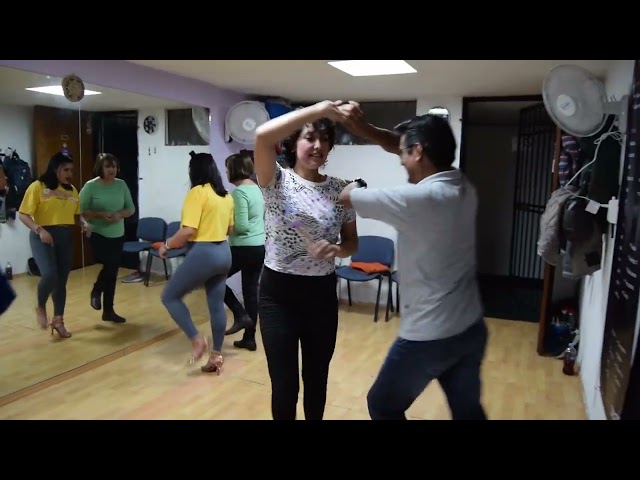 Te invitamos a visitar nuestra academia para que comiences a aprender a bailar hoy mismo. No importa si nunca haz bailad